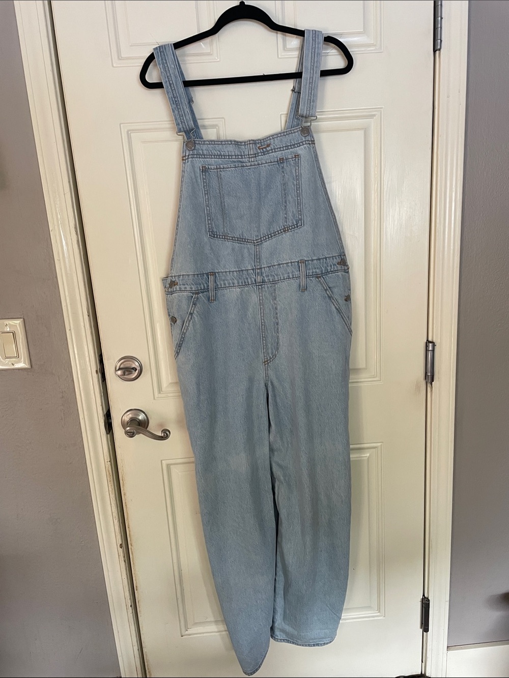 Levi's Premium Baggy Overalls Light Wash Denim Women's Size L NWOT 52108